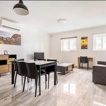 F8 Modern And Bright Apartment In Malta Msida Bagian luar foto