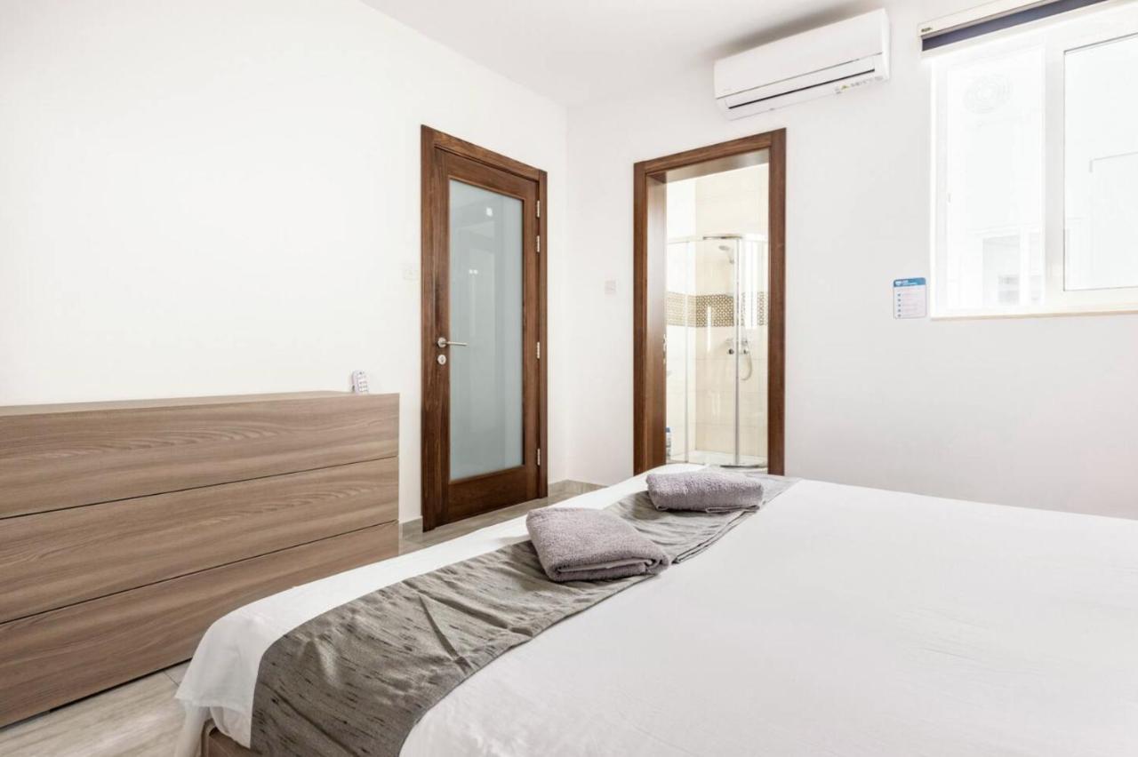 F8 Modern And Bright Apartment In Malta Msida Bagian luar foto
