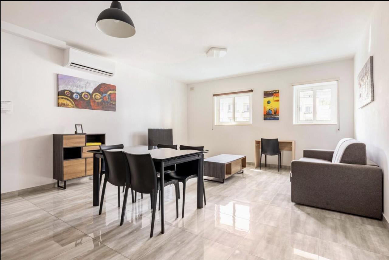 F8 Modern And Bright Apartment In Malta Msida Bagian luar foto